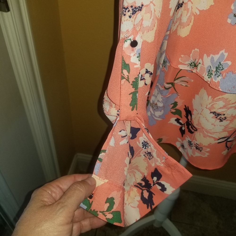Simply Styled Blouse - Picture 5 of 9